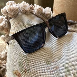 NWT Caliblue 100% UVA-UVB lens protection sunglasses.